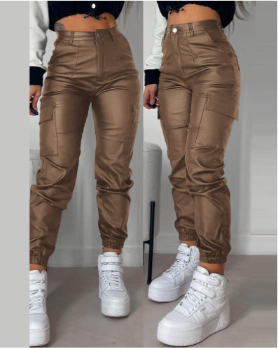 Lucy – Vegane Lederhose mit Reißverschluss und Faltentaschen