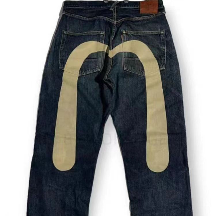 Ruth – Lockere Damenjeans mit klassischem Druck