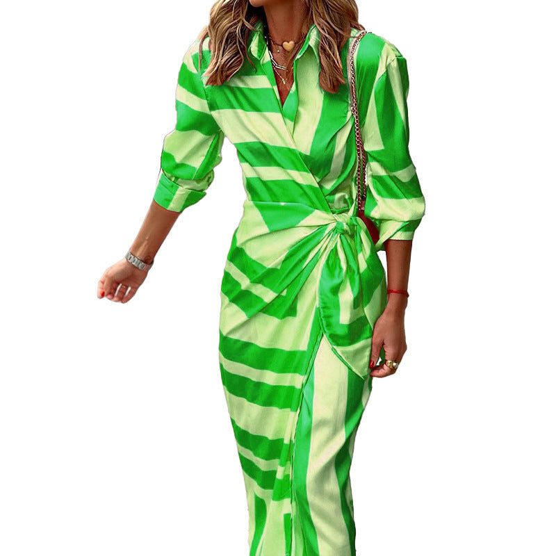 Jacqueline – Gestreiftes Kleid mit Schnürung und elegantem Design