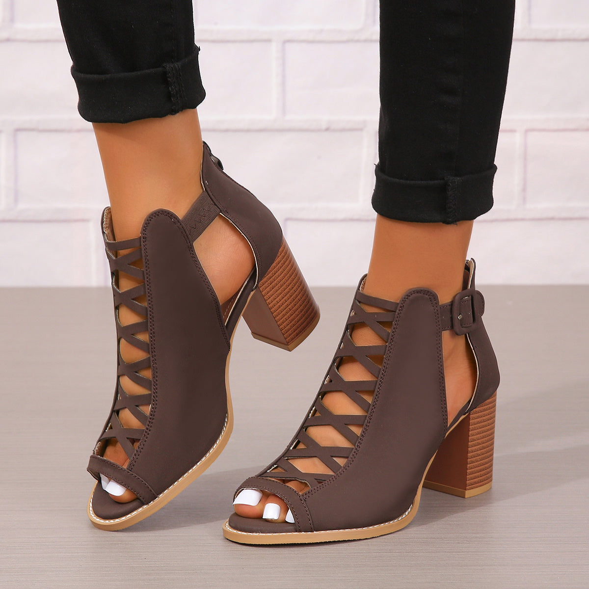 Andrea – Hohe Absatzsandalen mit runder Zehenpartie und Schnalle