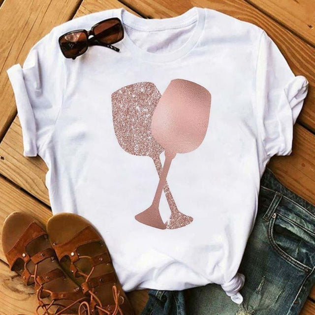 Imogen – Kawaii T-Shirt mit Roségold-Weinglas