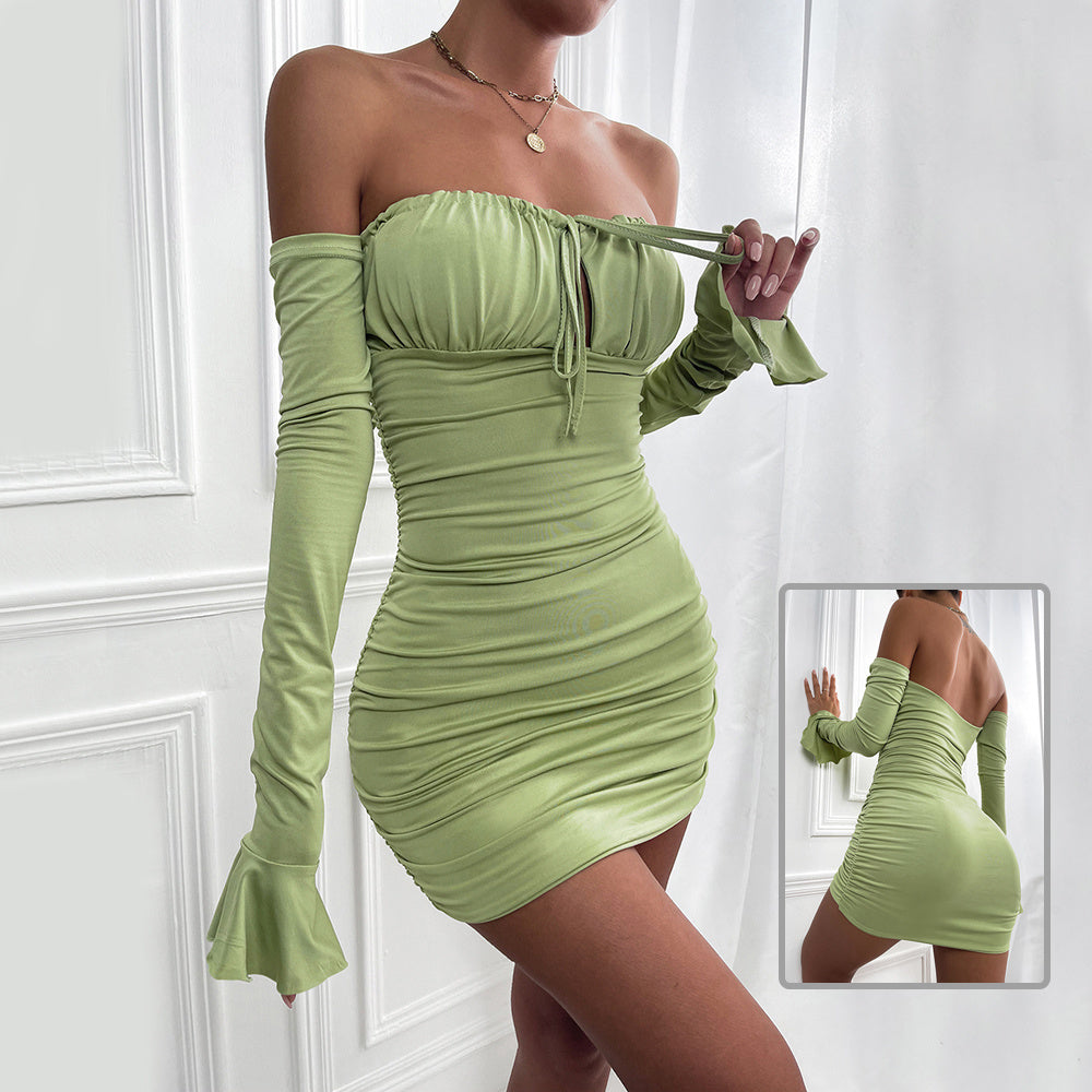 Ashley – Sexy Kurzarmkleid mit schulterfreiem Design und Plissee-Details