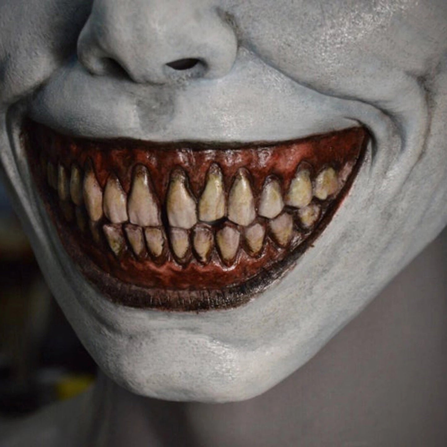 Halloween Latexmaske Dämon mit weißen Augen – Gruselige Unisex Kostümmaske für Partys & Dekoration