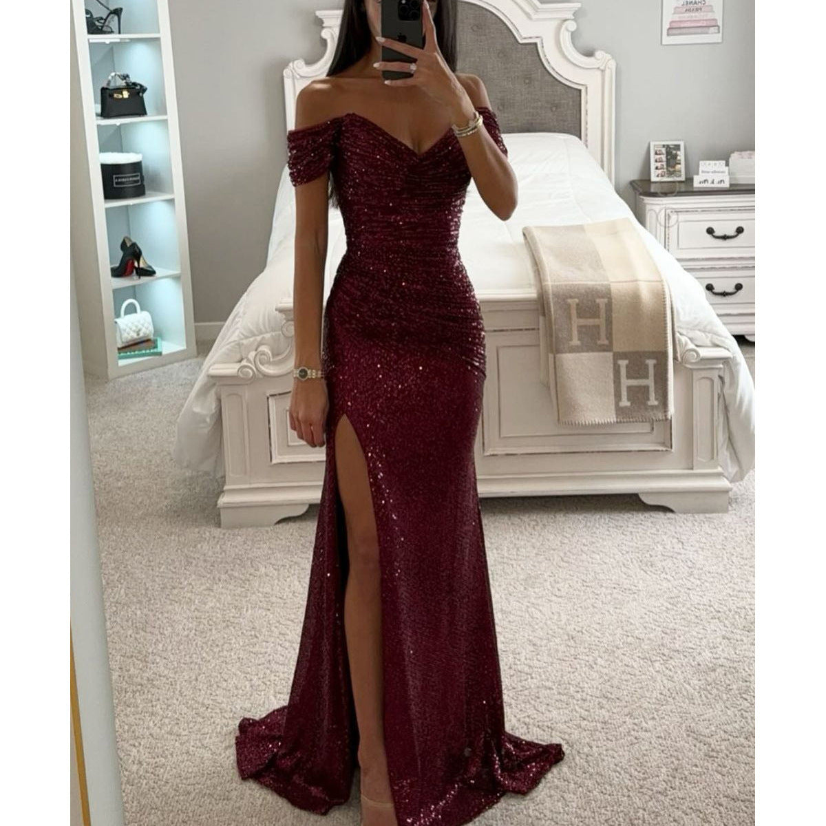 Lucy – Partykleid mit Pailletten und schulterfreiem Schnitt