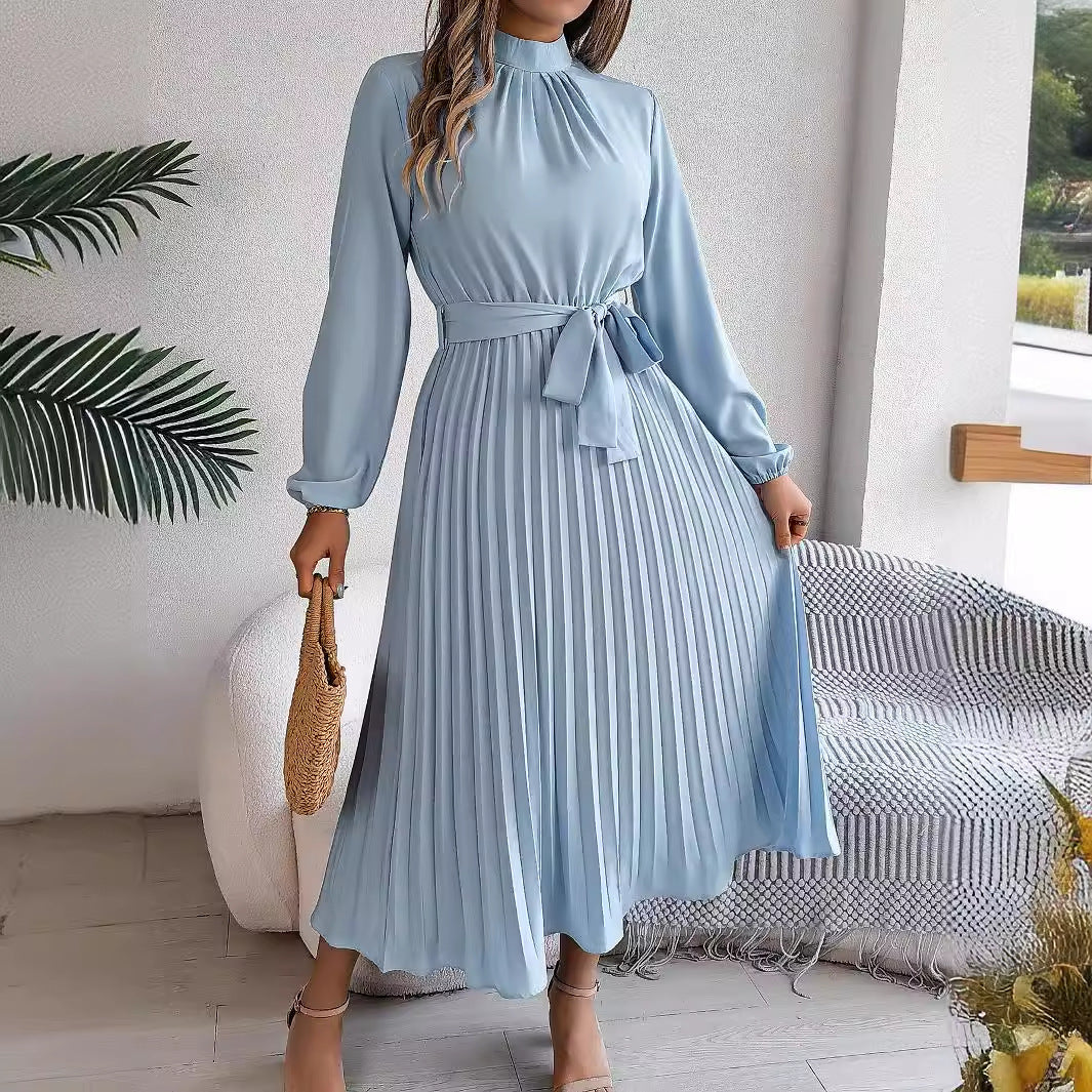 Rachel – Elegantes Kleid mit Stehkragen und langen Ärmeln