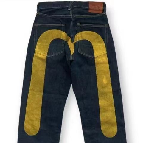 Ruth – Lockere Damenjeans mit klassischem Druck