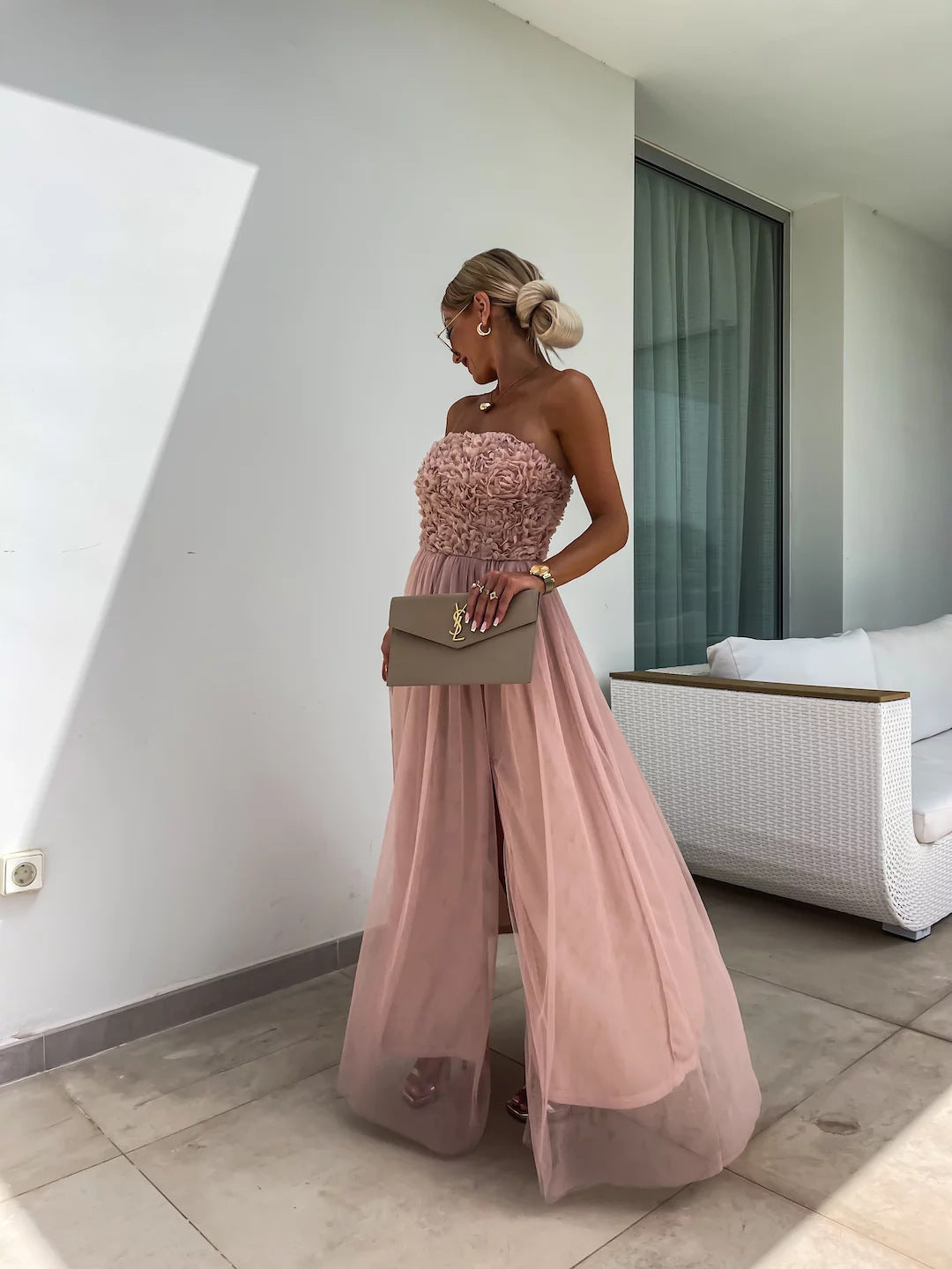 Alison – Ärmelloses Kleid mit Blumenstickerei