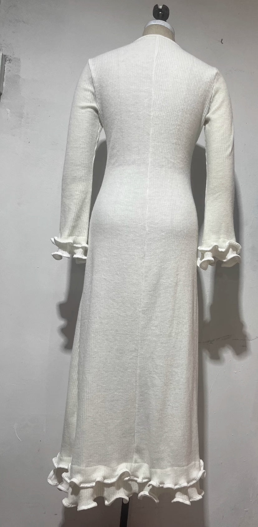 Amanda – Elegantes Kleid mit Glockenärmeln