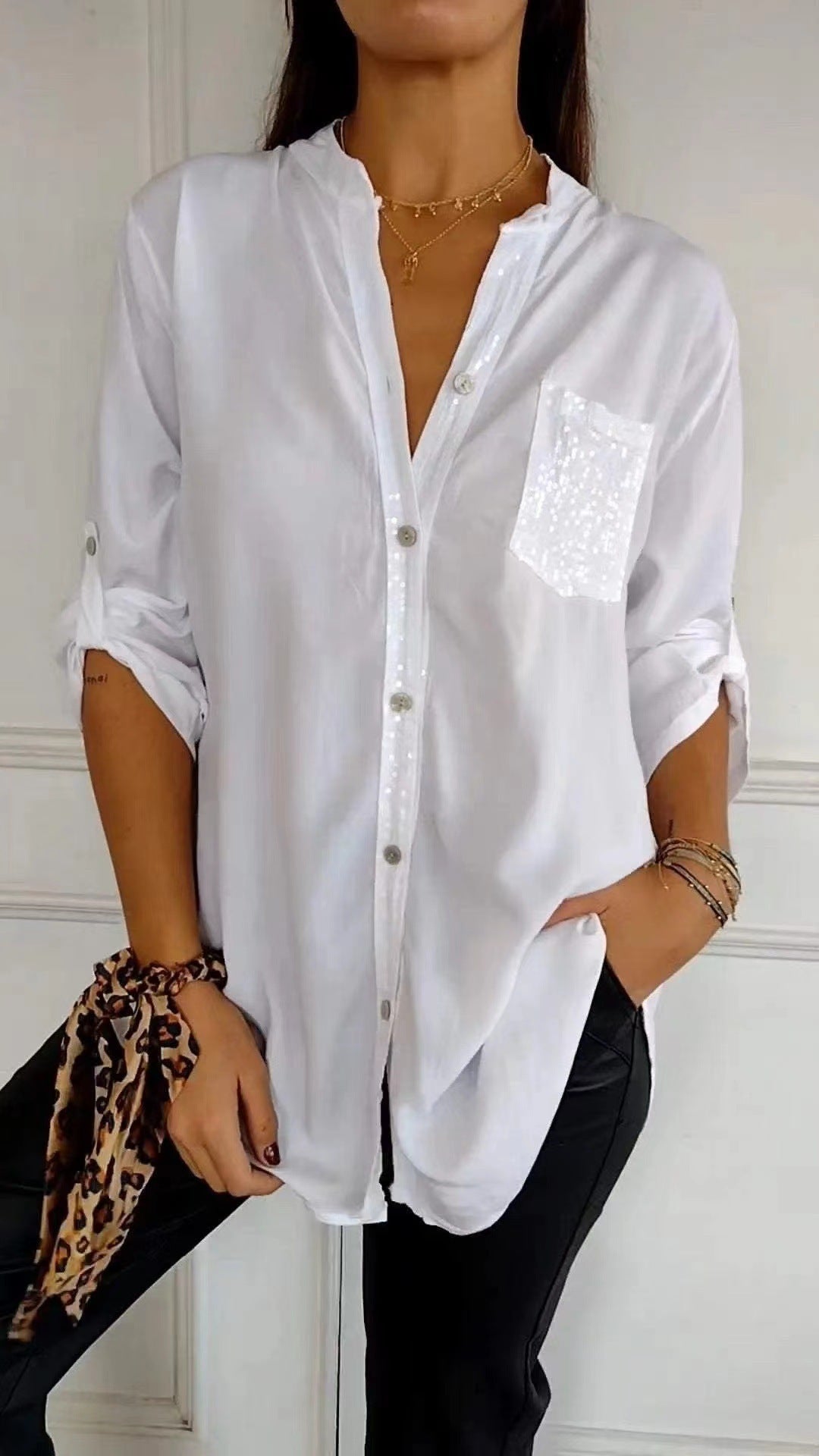 Carol – Lässiges Button-Down Langarmshirt mit Pailletten-Taschen Design