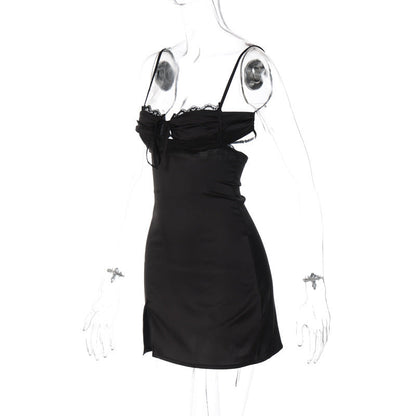 Alice – Sommerliches V-Ausschnitt Kleid mit Spitzenrand und Schlitz