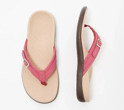 Abigail – Flache Damenhausschuhe mit veganem Leder und Metallakzenten