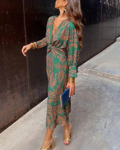 Pamela – Gemaltes Kleid mit V-Ausschnitt und drei Viertelärmeln