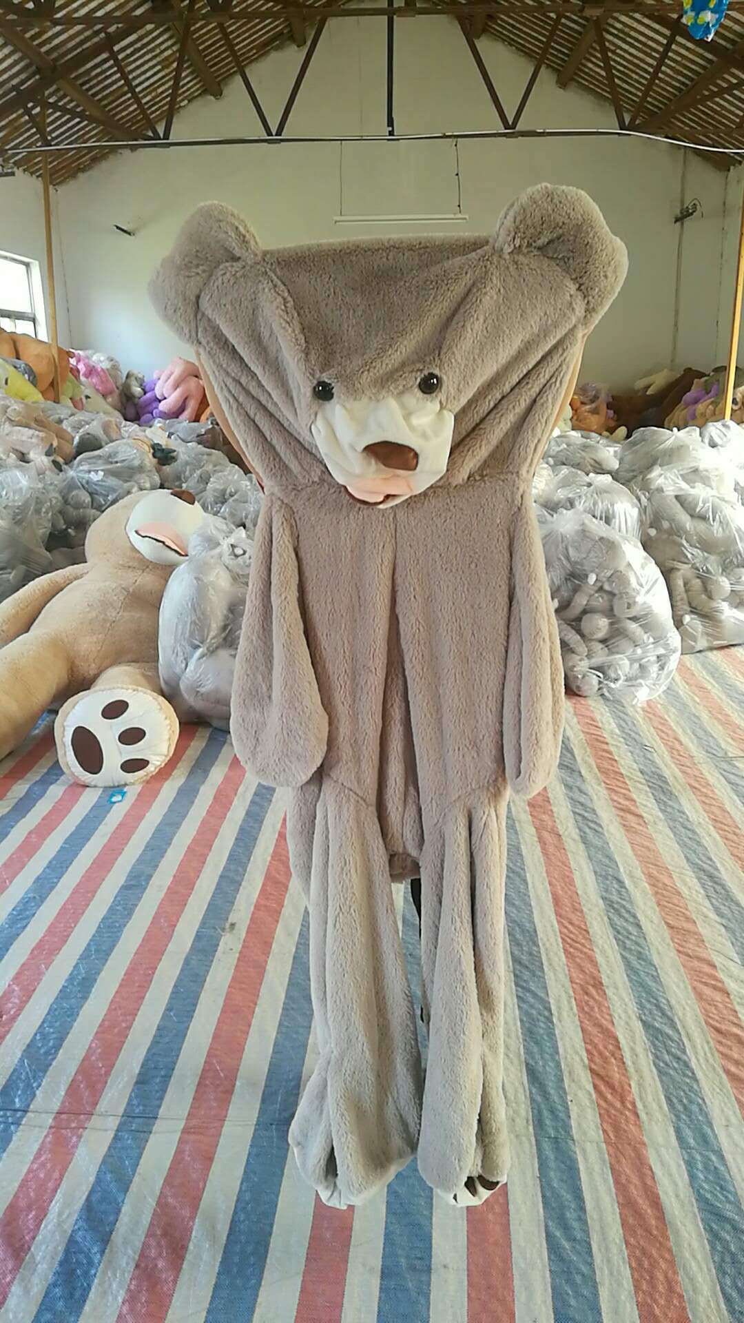 XXL Plüsch Bär Kuscheltier für Kinder und Erwachsene – Riesiges Stofftier, Geschenkidee, Dekoration, Cartoon-Stil