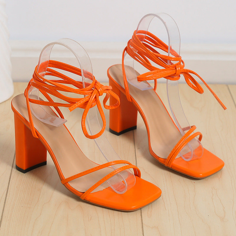 Victoria – Sommerliche Riemchensandalen mit Chunky Heel und Eckiger Spitze