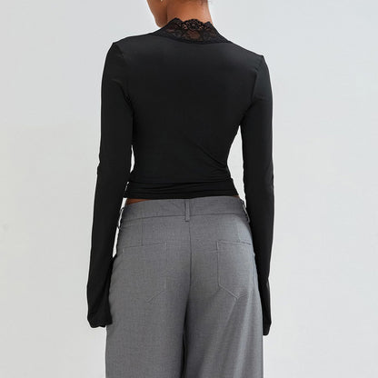 Carol – Slim V-Ausschnitt Spitzen T-Shirt mit Trompetenärmeln