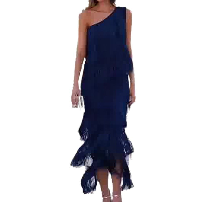 Nicola – Kleid mit diagonellem Kragen und mehrlagigem Fransen-Stitching-Design