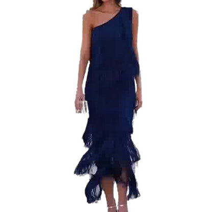 Nicola – Kleid mit diagonellem Kragen und mehrlagigem Fransen-Stitching-Design