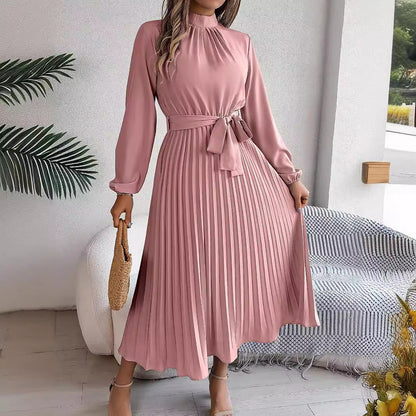 Rachel – Elegantes Kleid mit Stehkragen und langen Ärmeln