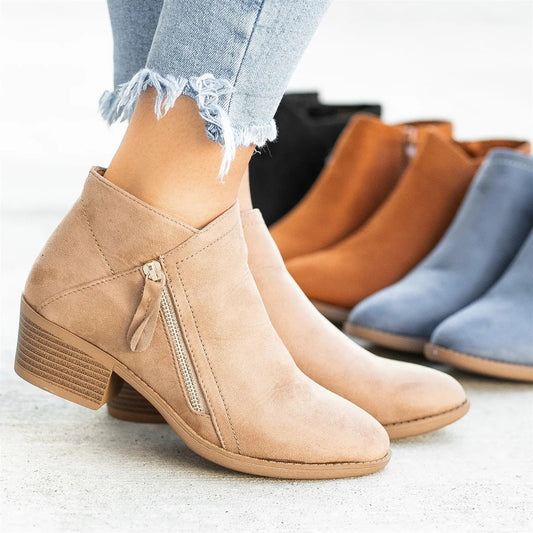 Jennifer – Chunky Heel Stiefel aus veganem Wildleder mit seitlichem Reißverschluss