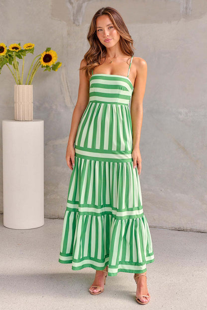 Hayley – Langes Kleid mit Trägern und Taschen im gestreiften Druck für den Strandurlaub