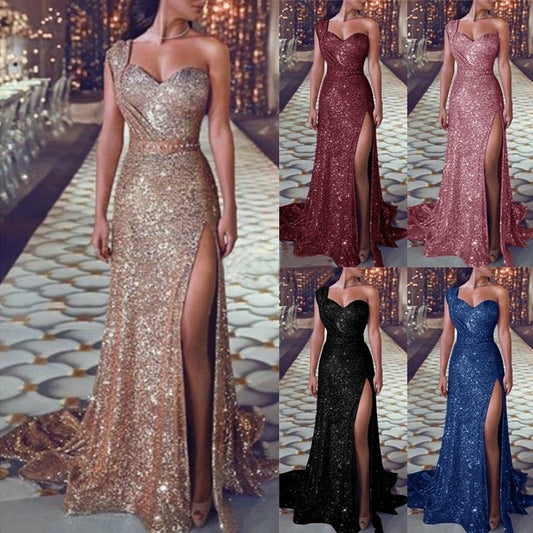 Ruby – Einseitiges ärmelloses glänzendes Split-Kleid