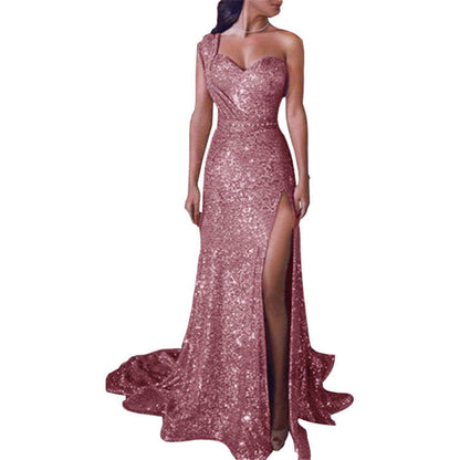 Ruby – Einseitiges ärmelloses glänzendes Split-Kleid