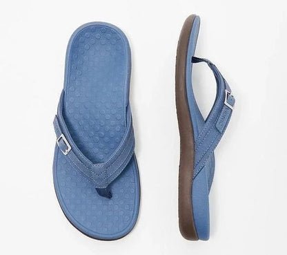 Abigail – Flache Damenhausschuhe mit veganem Leder und Metallakzenten