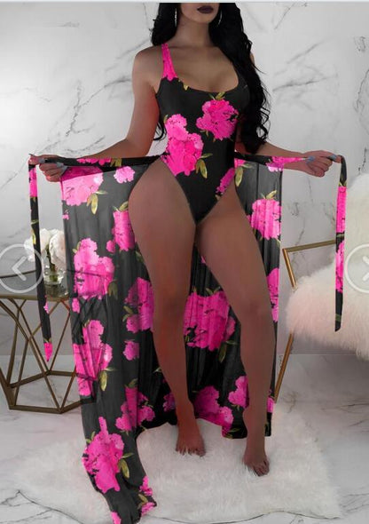 Caroline – Dreiteiliges Set mit Mesh-Oberbekleidung und buntem Bikini