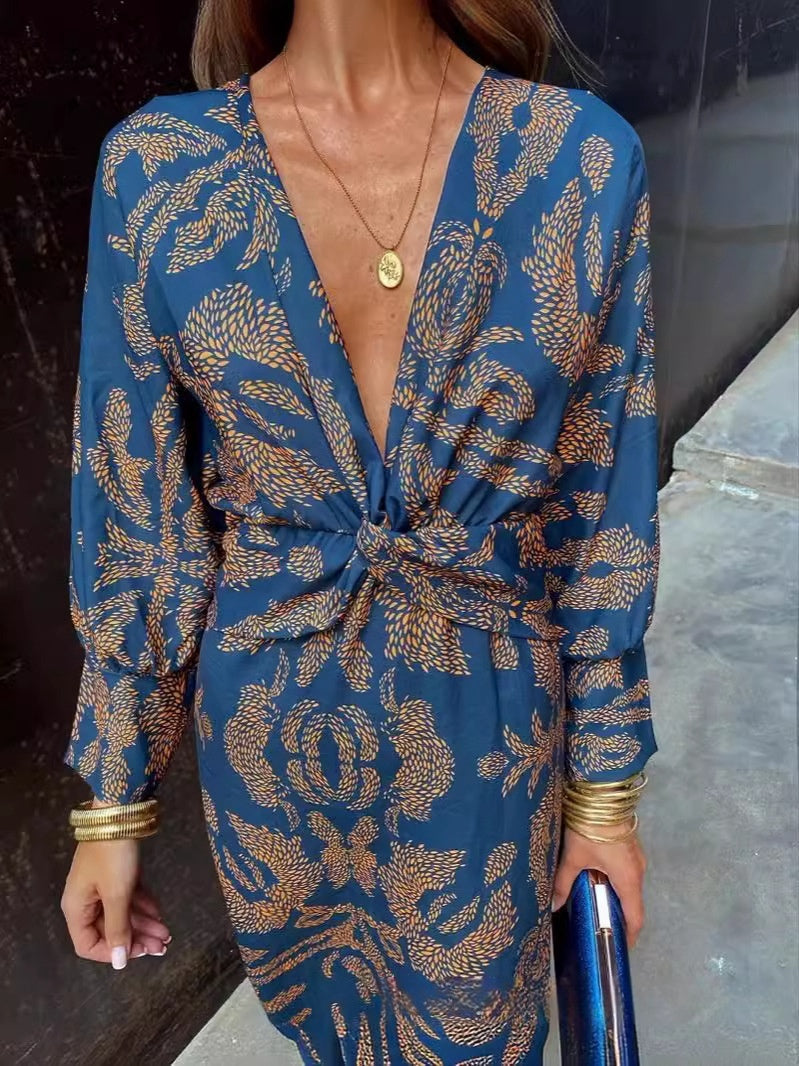 Pamela – Gemaltes Kleid mit V-Ausschnitt und drei Viertelärmeln