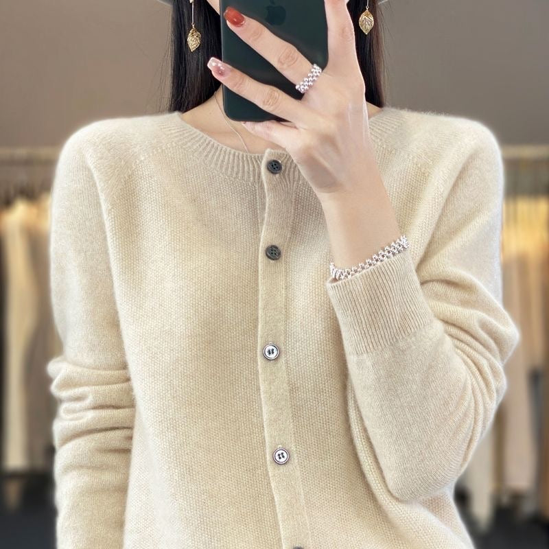 Katie – Merino Woll-Cardigan mit Rundhalsausschnitt und langen Ärmeln