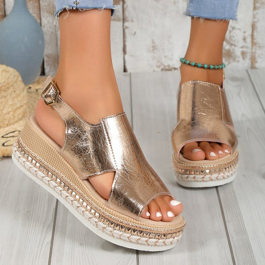 Anne – Glänzende Sandalen mit Lochdesign und Fischmaul für Damen