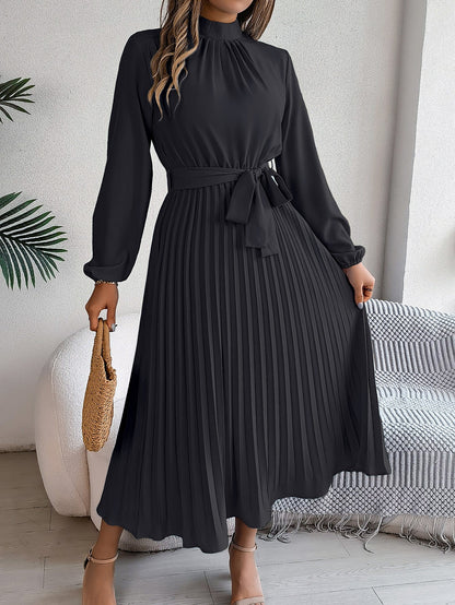 Rachel – Elegantes Kleid mit Stehkragen und langen Ärmeln