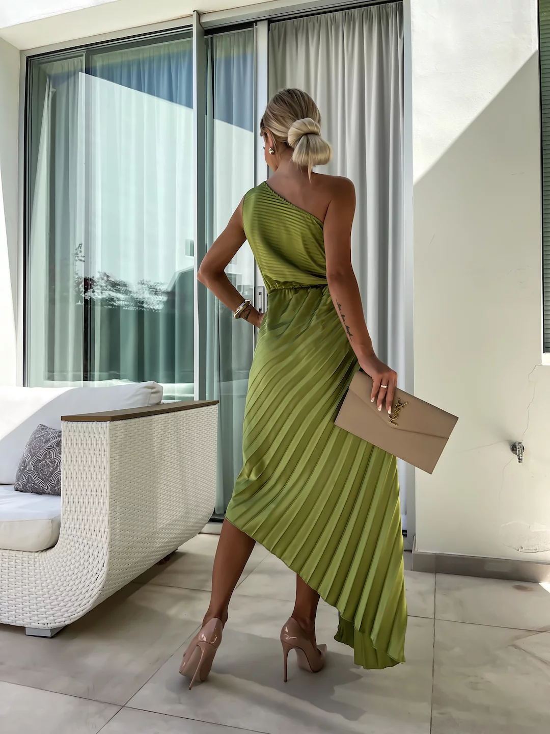 Damen One-Shoulder Plissee Cocktailkleid mit Blumenapplikation – Elegantes Asymmetrisches Abendkleid für Feste & Events
