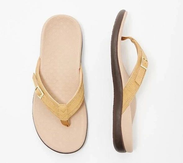 Abigail – Flache Damenhausschuhe mit veganem Leder und Metallakzenten
