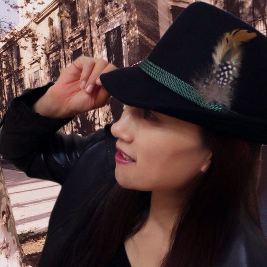 Damen Fedora Hut mit Feder – Oktoberfest Street Style Kurzer Filzhut für modebewusste Frauen