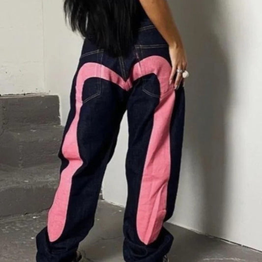 Ruth – Lockere Damenjeans mit klassischem Druck
