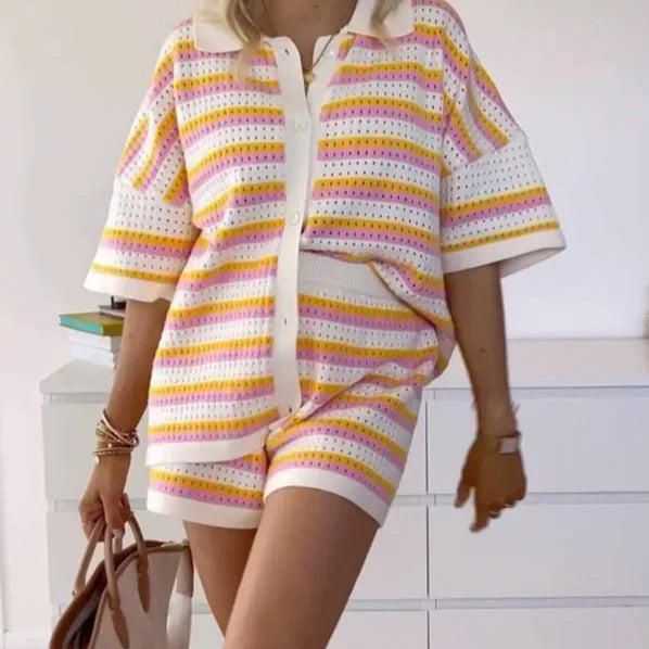 Lily – Kontrastfarbener Top-Revers-Hemd und Gestreifte Shorts Anzug