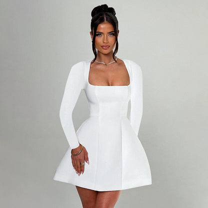 Ruth – Slim Fit Langarmkleid mit quadratischem Kragen