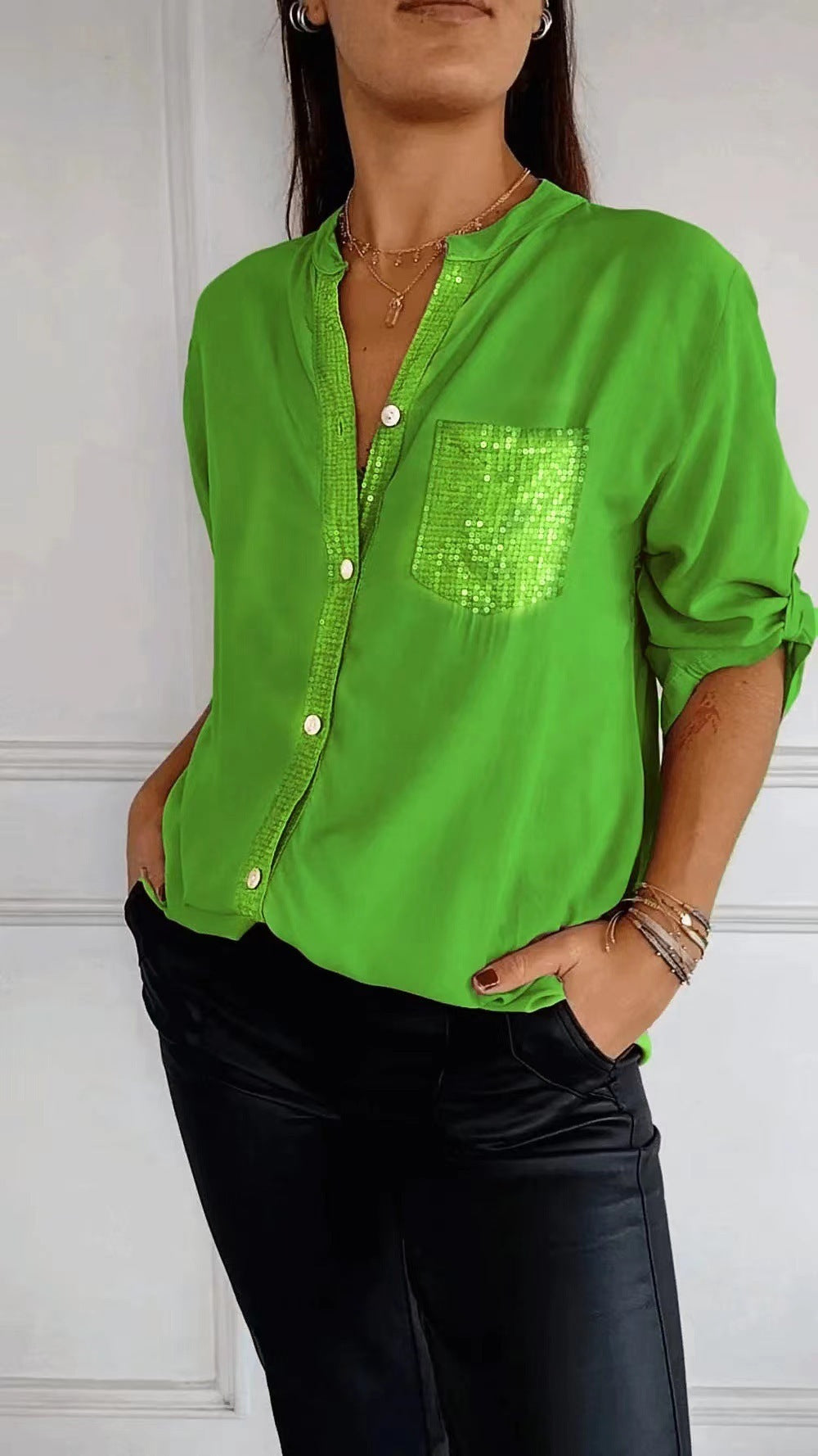 Carol – Lässiges Button-Down Langarmshirt mit Pailletten-Taschen Design