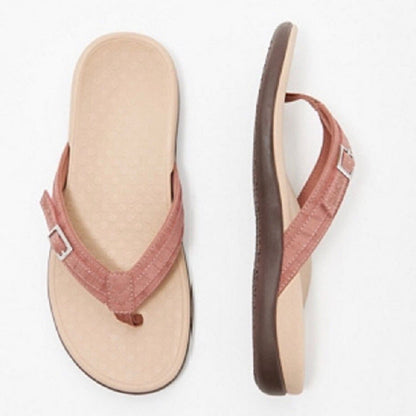 Abigail – Flache Damenhausschuhe mit veganem Leder und Metallakzenten