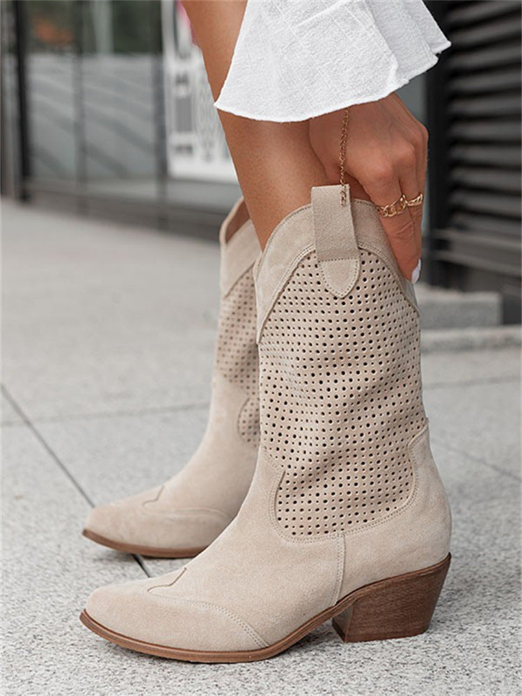 Claire – Niedrig geschnittene Stiefel aus veganem Wildleder mit mittelhohem Absatz