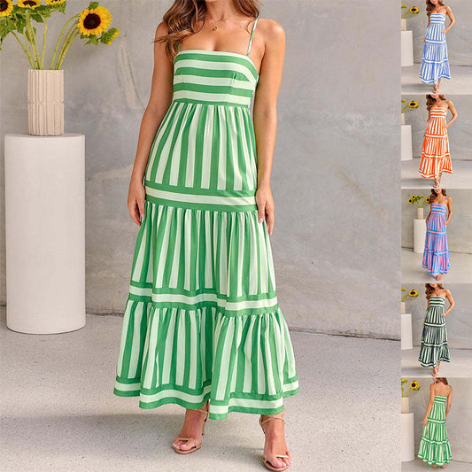 Hayley – Langes Kleid mit Trägern und Taschen im gestreiften Druck für den Strandurlaub