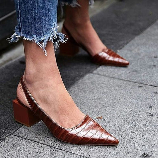 Deborah – Retro Plus Size Spitzenschuh mit mittelhohem Absatz und geschlossenem Zehenbereich