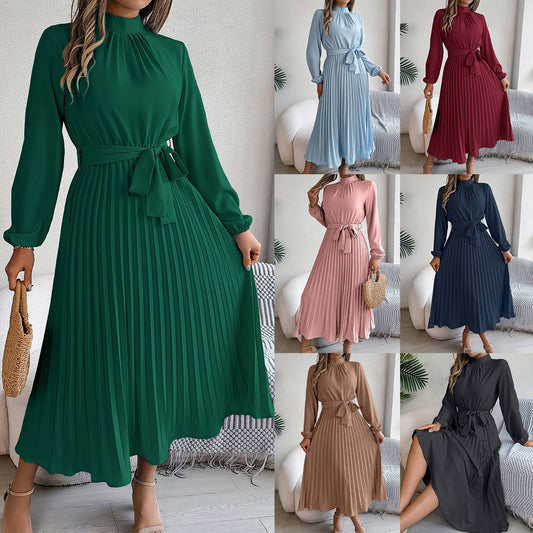 Rachel – Elegantes Kleid mit Stehkragen und langen Ärmeln