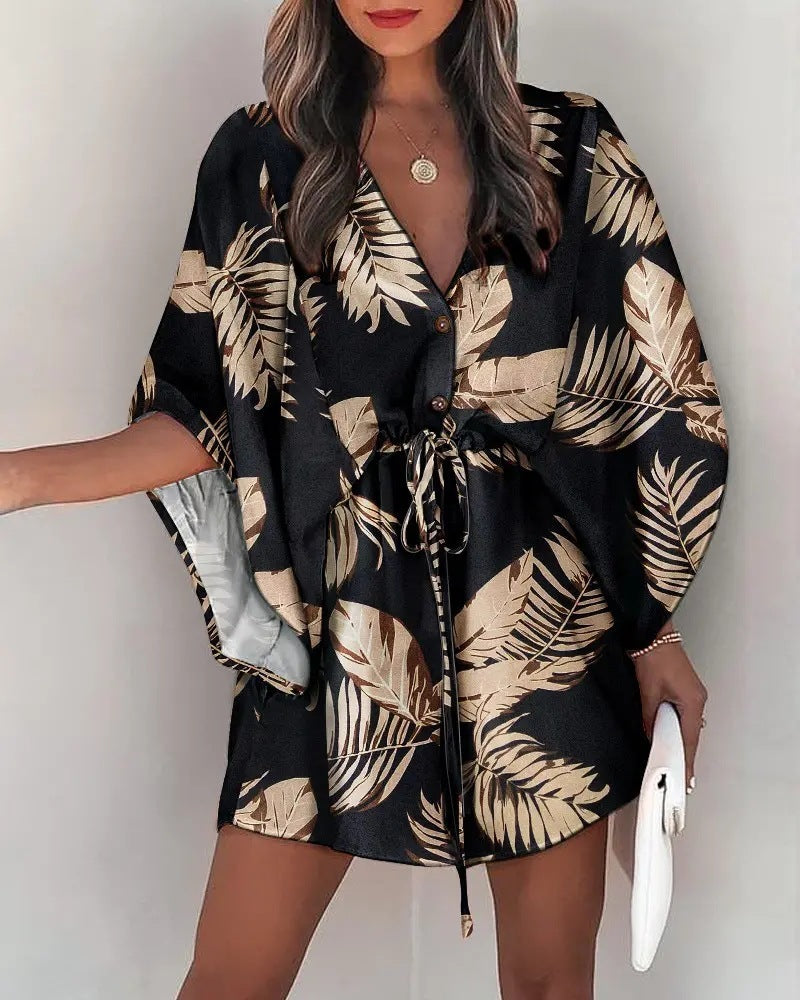 Kelly – V-Ausschnitt gebundenes Strandkleid mit Druck