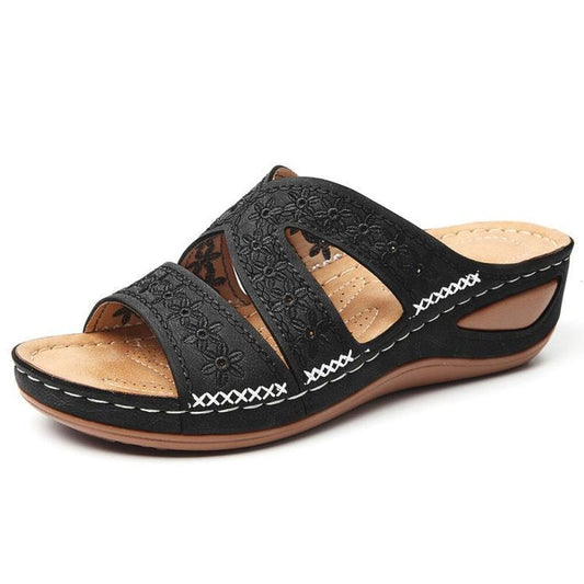 Wendy – Bestickte Sandalen und Slipper