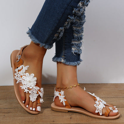 Damen Boho Sandalen mit Blumen-Applikation und Knöchelriemen – Sommerliche Zehenstegsandalen für Freizeit & Urlaub