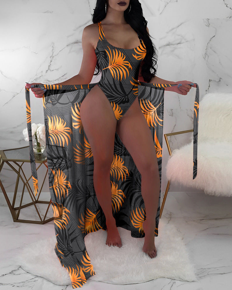 Caroline – Dreiteiliges Set mit Mesh-Oberbekleidung und buntem Bikini