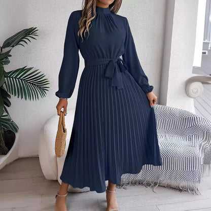Rachel – Elegantes Kleid mit Stehkragen und langen Ärmeln
