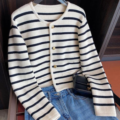 Vanessa – Gestreifter Damenstrickcardigan mit kurzer Länge
